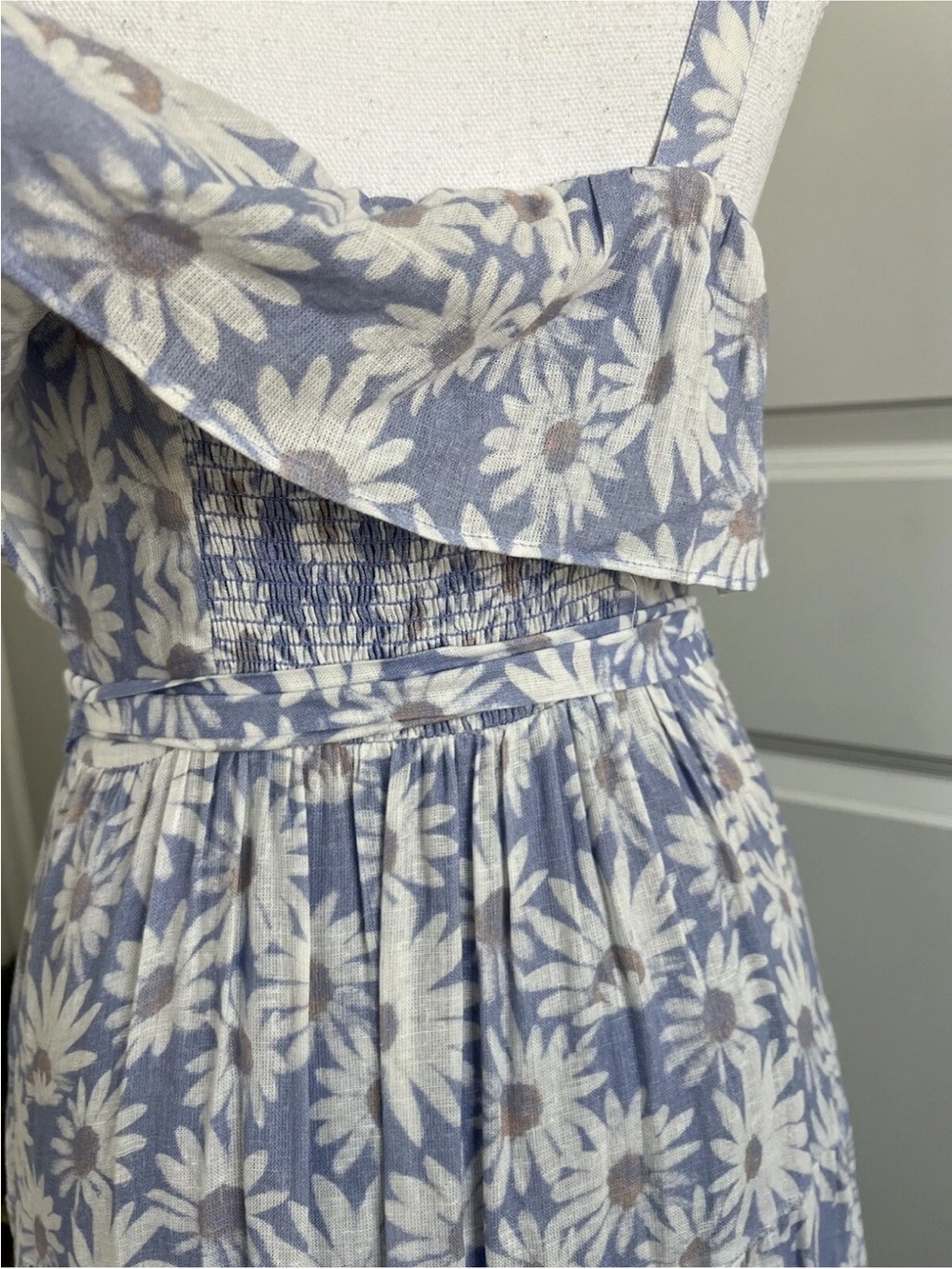 Paige Tevin Periwinkle Dress Daisy Floral Print Maxi Size S
$299 Ruffle NWT - Picture 9 of 12